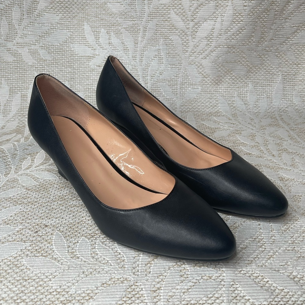 Classic Black Women's low heel wedge Pumps size US 9